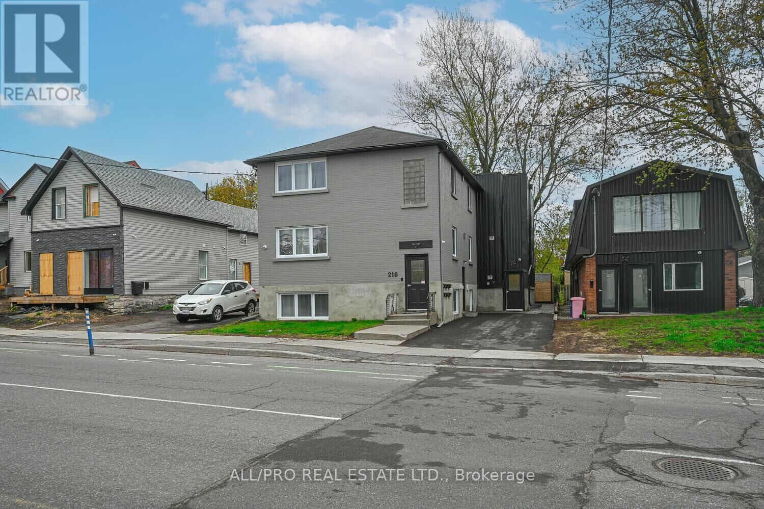 Property Photo:  216 McArthur Avenue  ON K1L 6P5 
