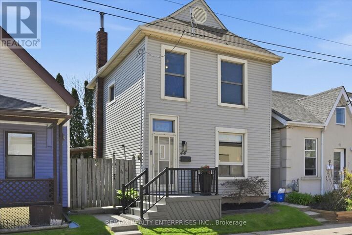 Property Photo:  44 Burton Street  ON L8L 3P8 