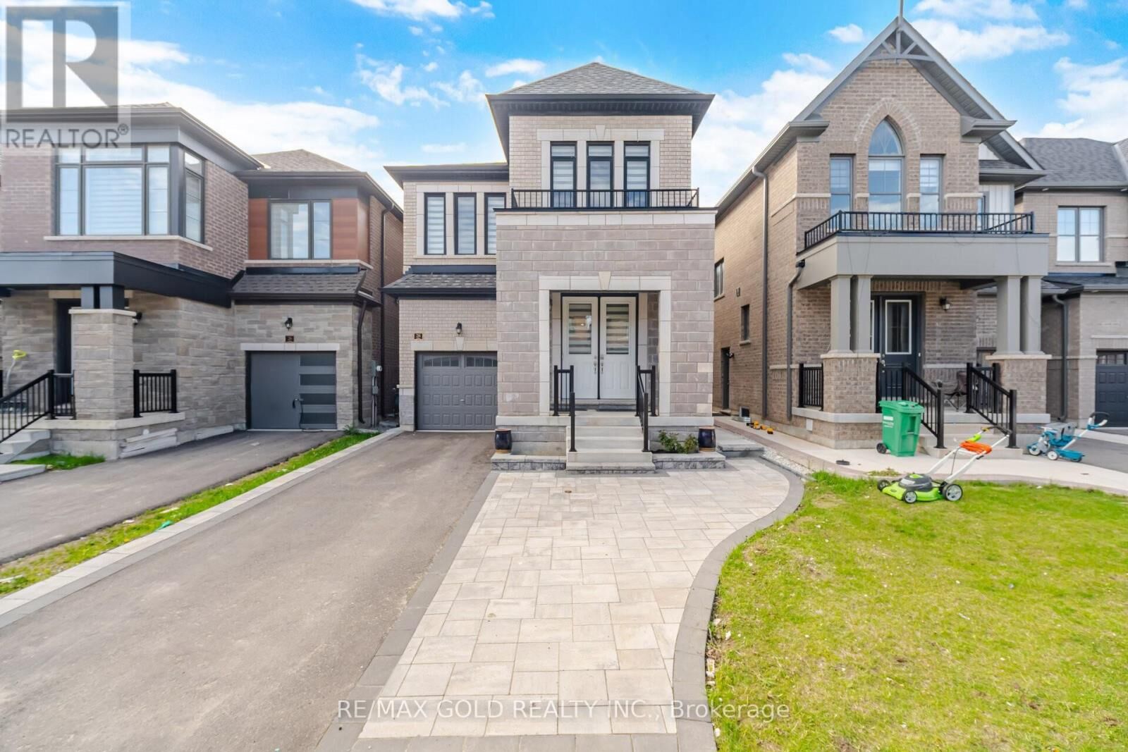 Property Photo:  28 Calabria Drive  ON L7C 4L2 