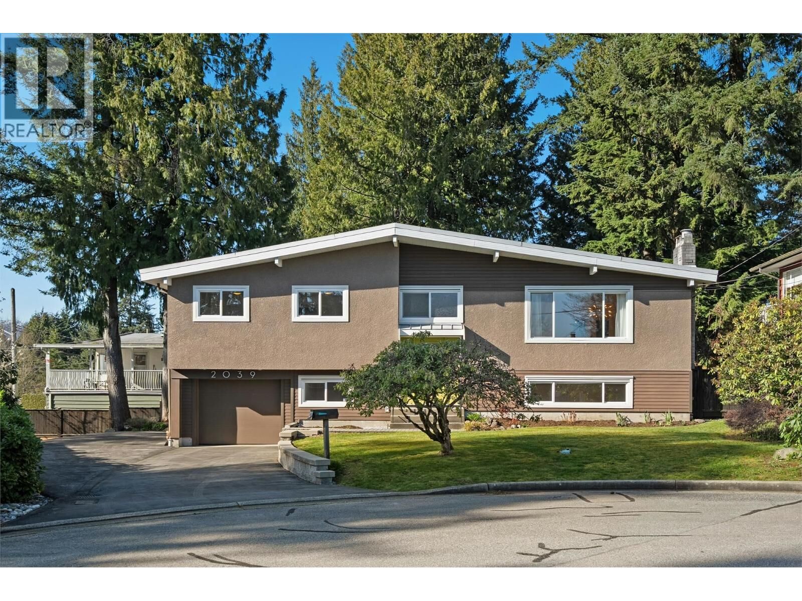 Property Photo:  2039 Compton Court  BC V3J 2K9 