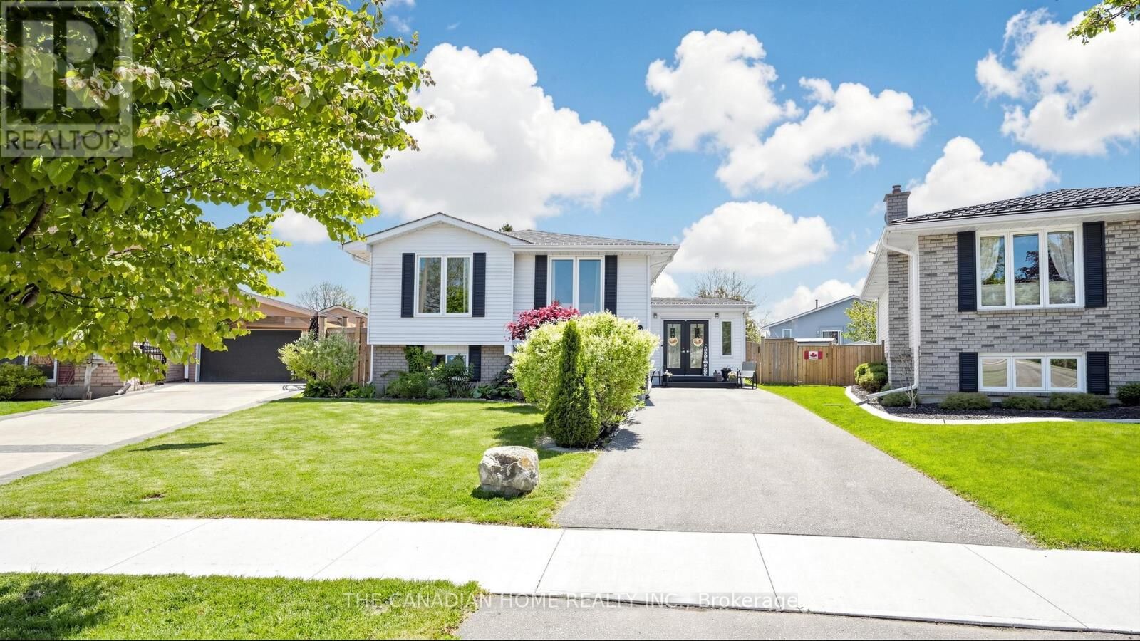 Property Photo:  128 Branlyn Crescent  ON N3P 1Z9 
