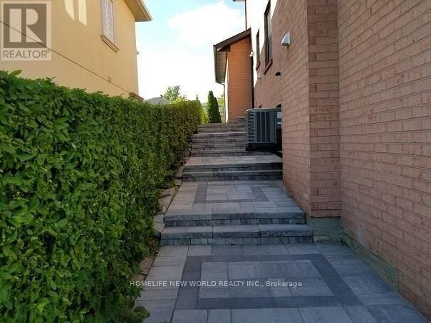 Property Photo:  53 Brillinger Street  ON L4C 8Y5 