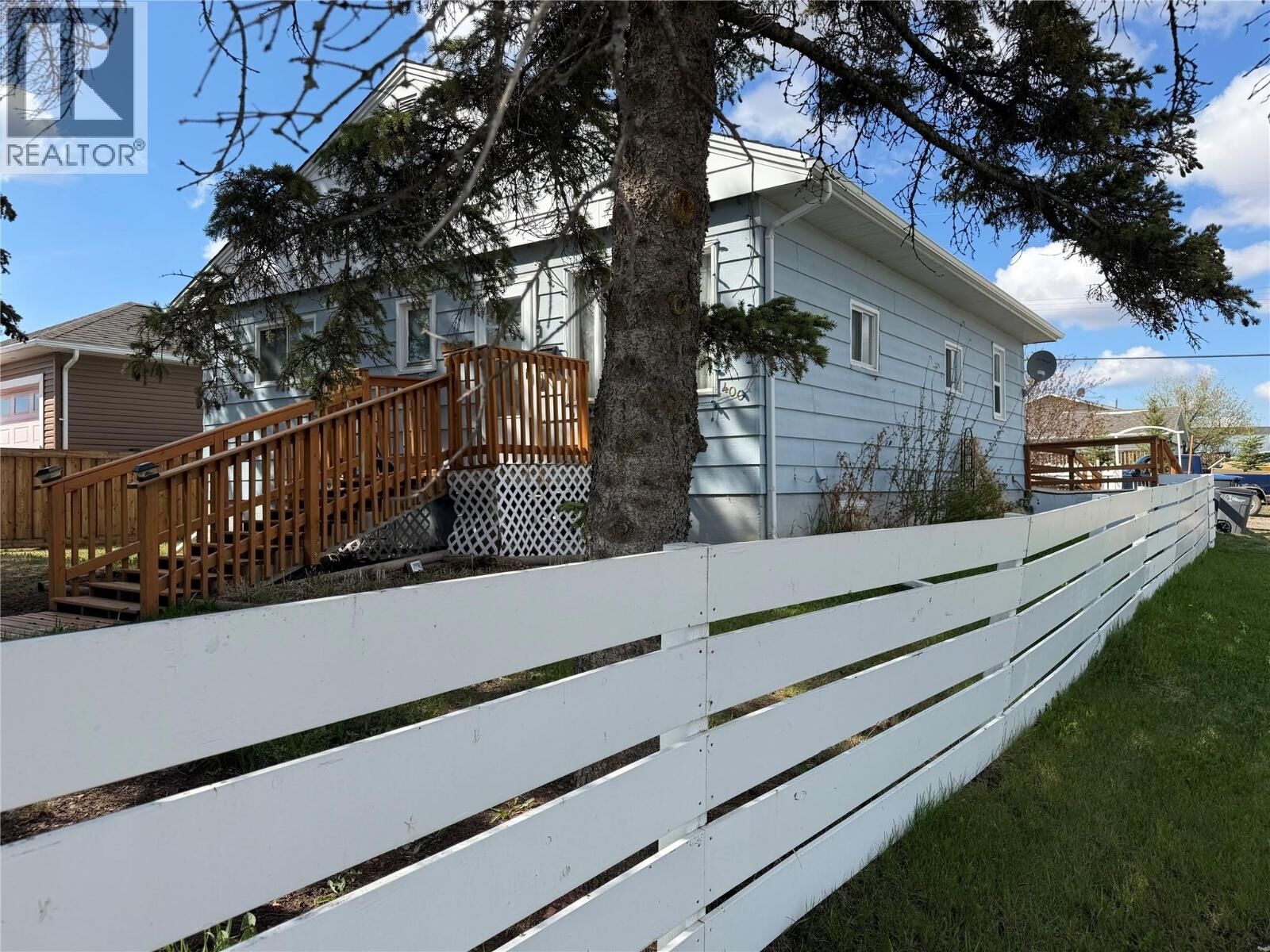 Property Photo:  400 98 Avenue  BC V1G 1R9 
