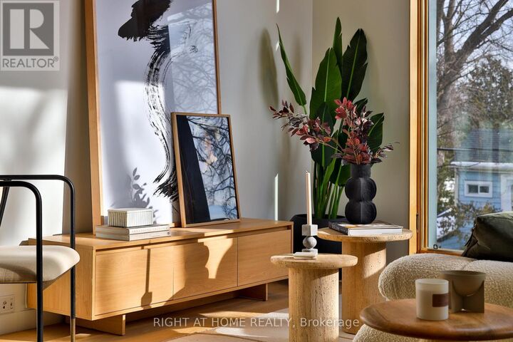 Property Photo:  225 Brunswick Avenue Ph 2  ON M5S 2M6 