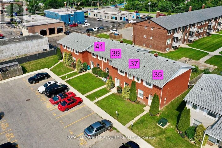 Property Photo:  35 Orchard Place  ON N7M 1A6 