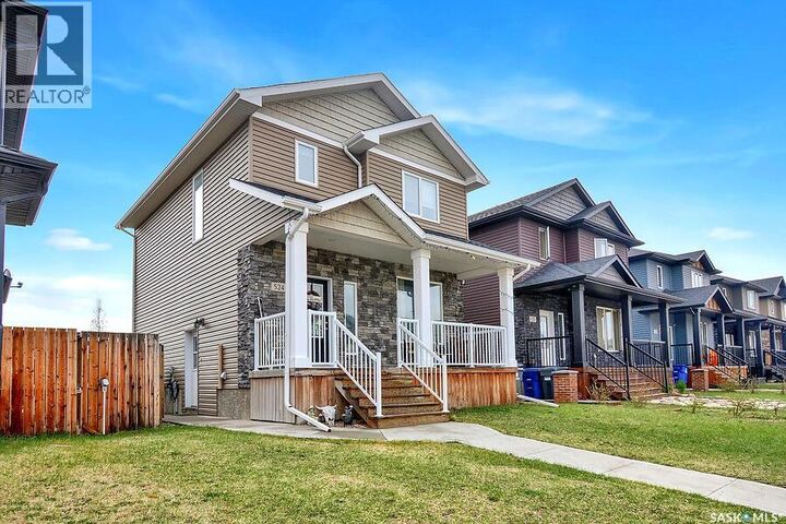 Property Photo:  524 Maple Crescent  SK S0K 4S2 