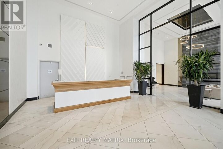 Property Photo:  255 Bay Street 513  ON K1R 0C5 