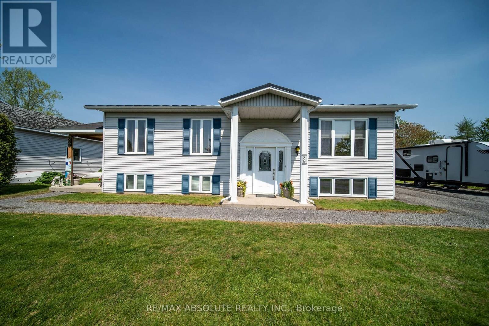 Property Photo:  38 Duchesse Crescent  ON K0A 2M0 