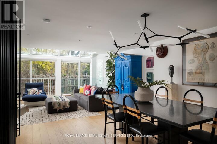 Property Photo: 390 Wellesley Street East 16 ON M4X 1H6
