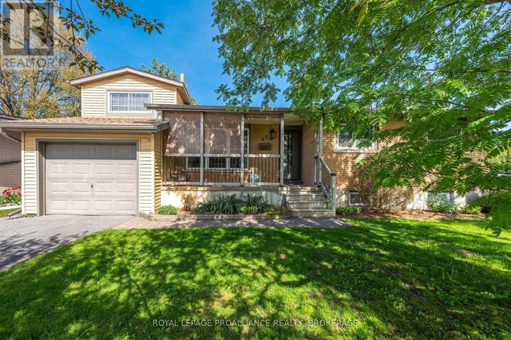 Property Photo: 62 Montgomery Boulevard ON K7M 3N6