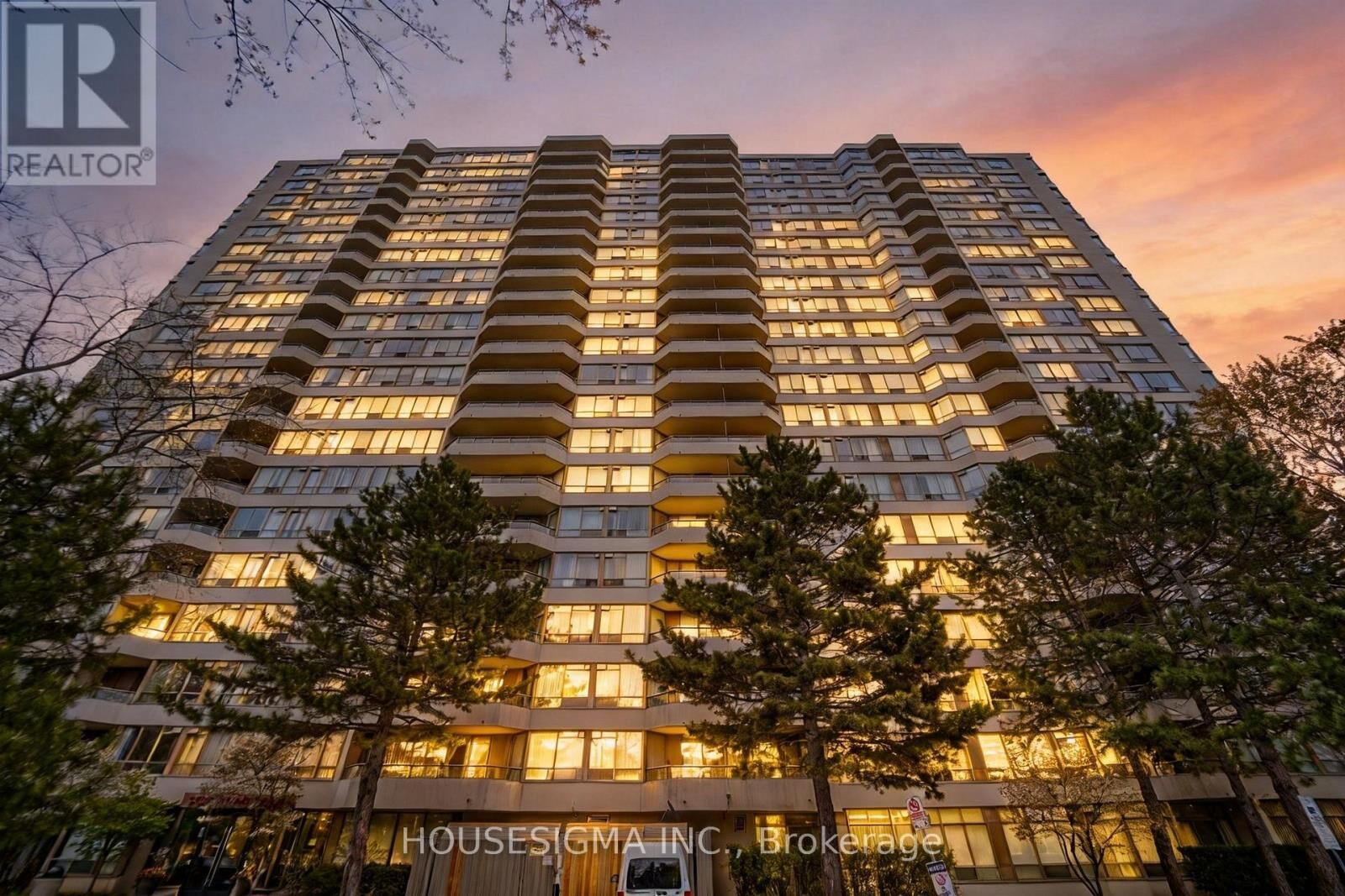 Property Photo: 5 Greystone Walk Drive 1602 ON M1K 5J5