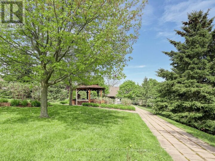 Property Photo:  800 Commissioners Road West 42  ON N6K 1C2 