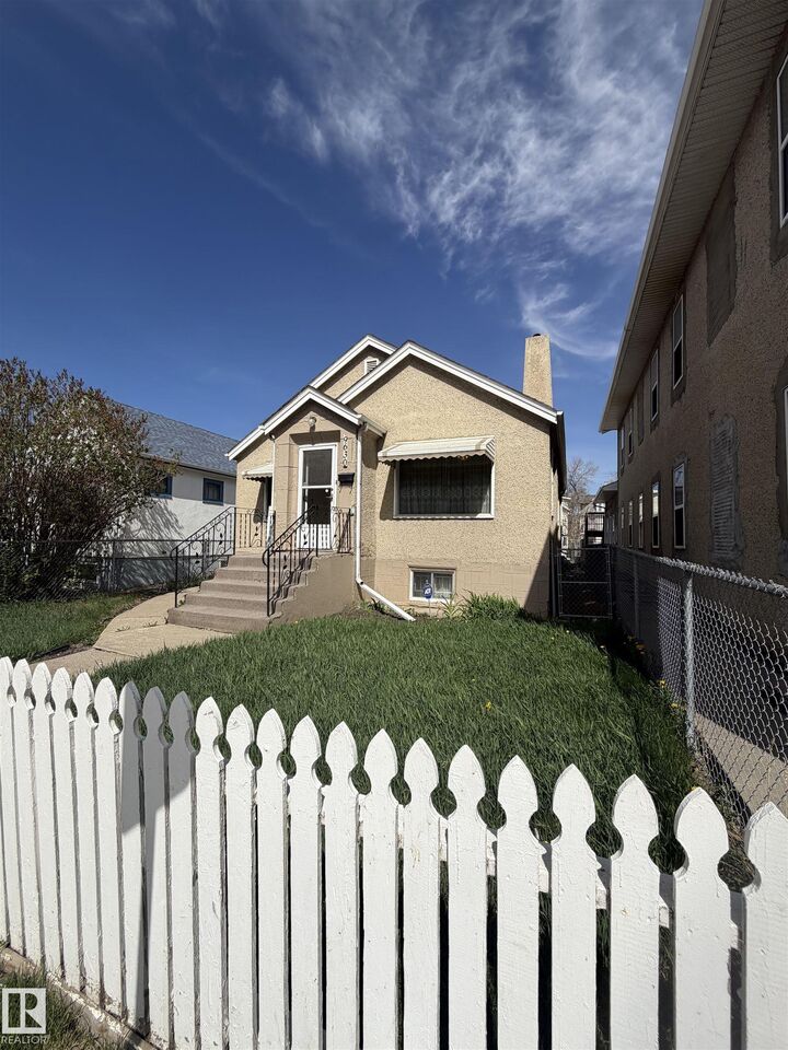 Property Photo:  9630 106 Avenue NW  AB T5H 0N4 