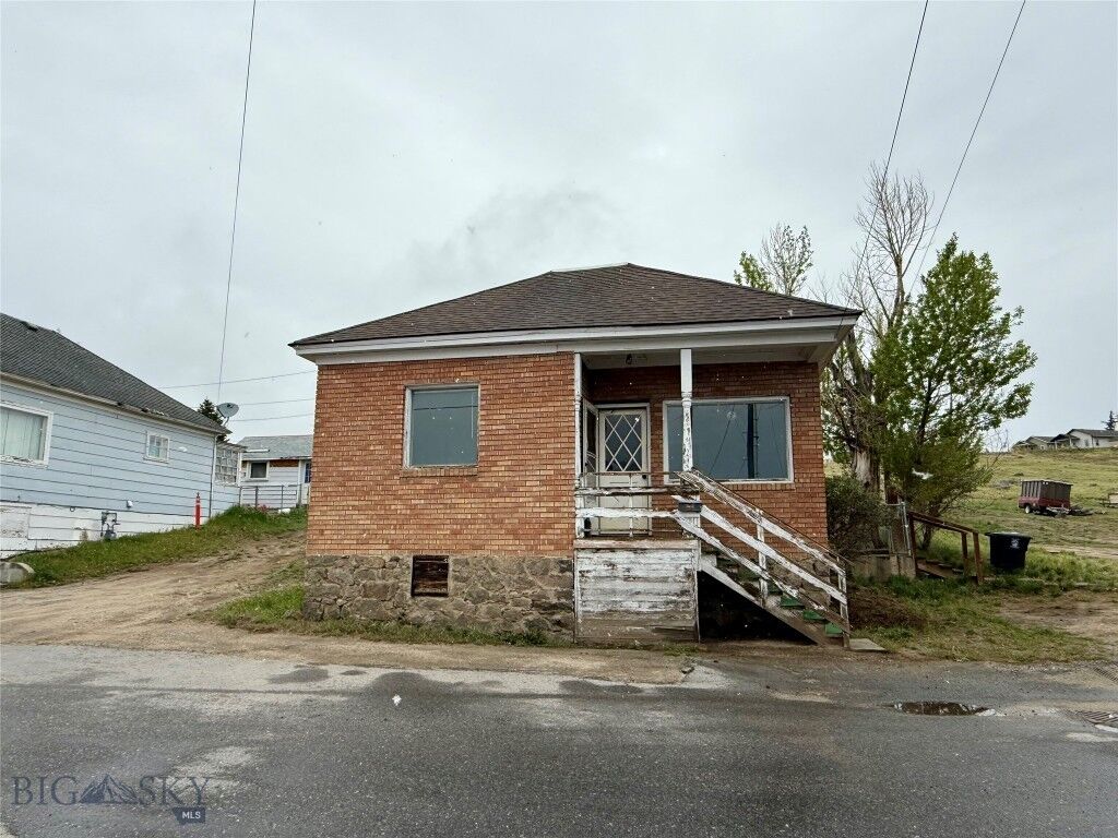 Property Photo: 327 W Boardman Street MT 59701