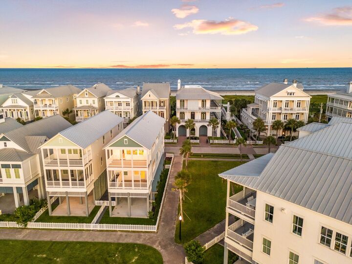 Property Photo:  2602 E Seaside Drive  TX 77550 