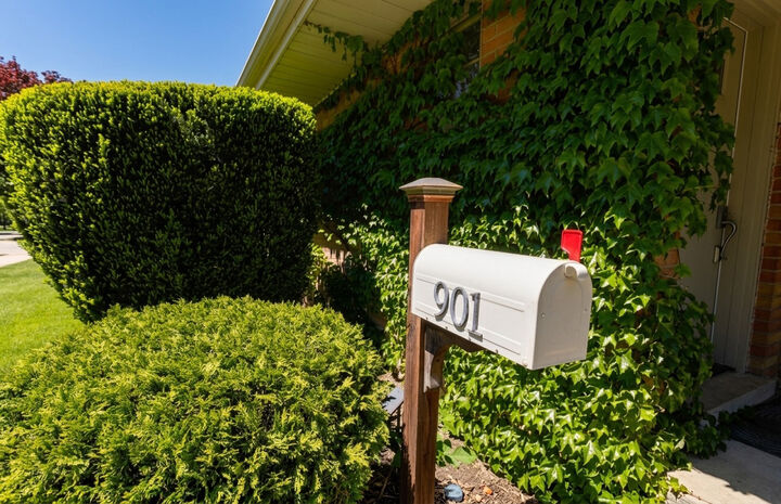 Property Photo: 901 Park Plaine Avenue IL 60068