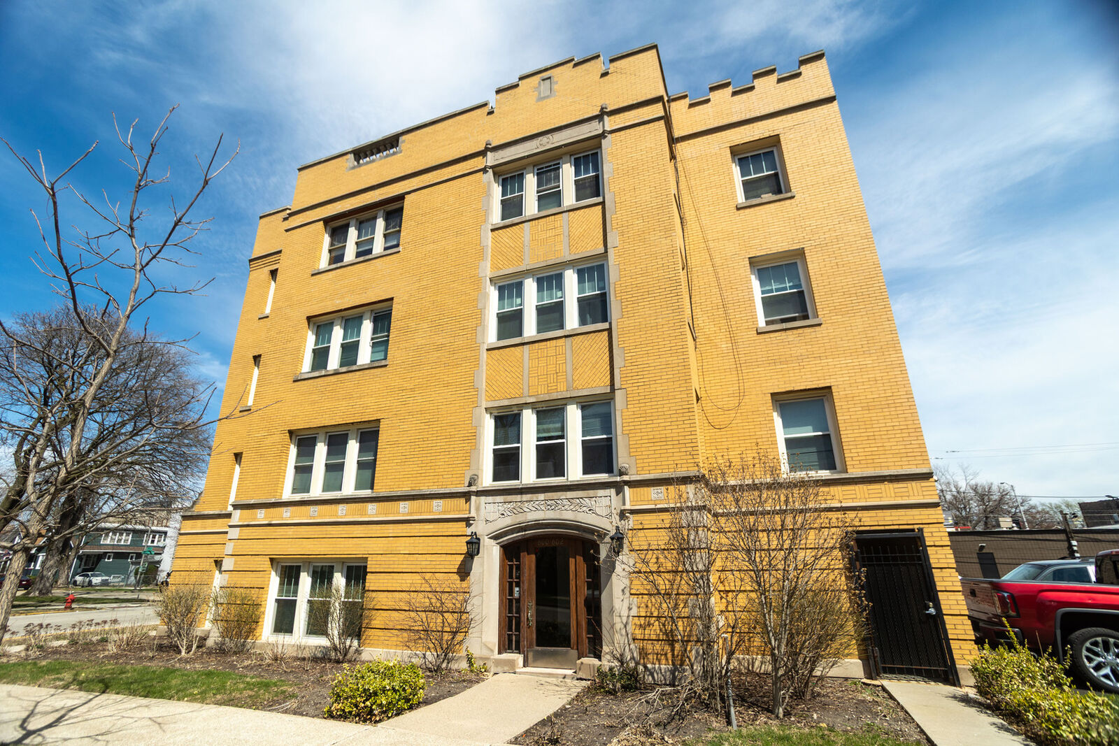 Property Photo: 600 Elgin Avenue Gb IL 60130