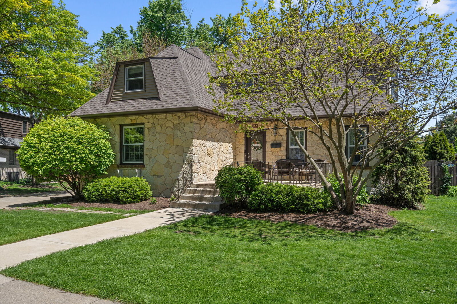 Property Photo:  397 S Holly Avenue  IL 60126 