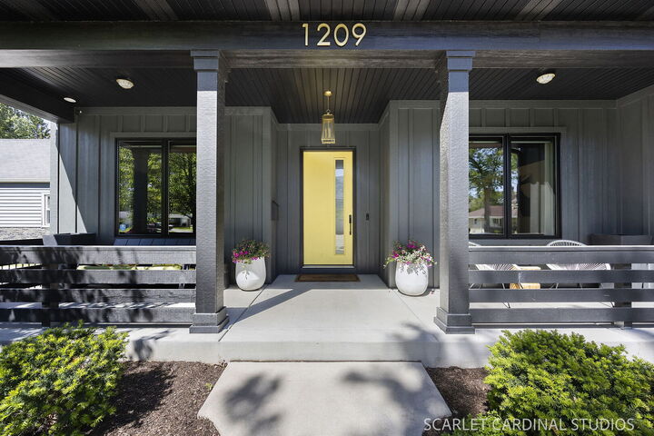 Property Photo:  1209 N Eagle Street  IL 60563 