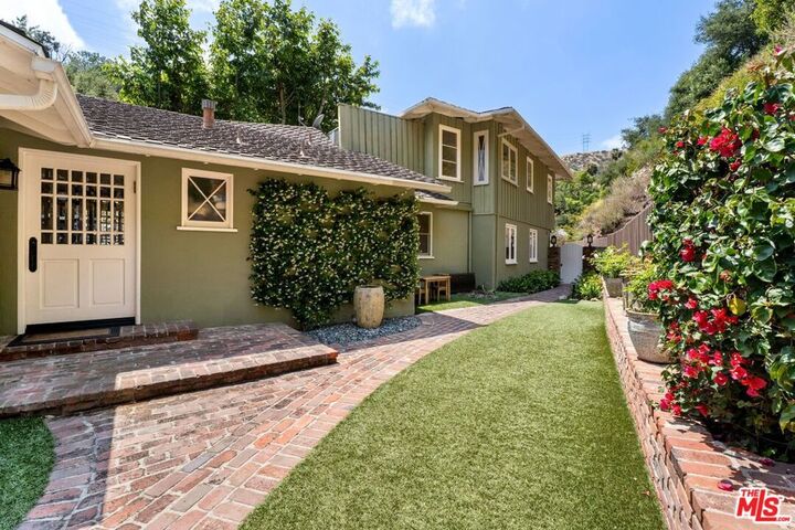 Property Photo:  3820 Mandeville Canyon Road  CA 90049 