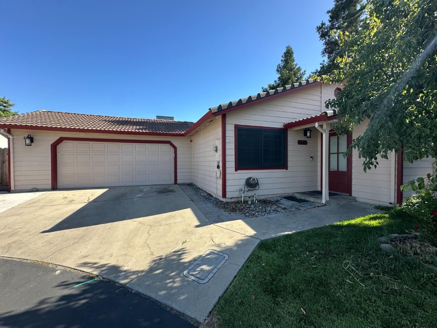 Property Photo: 1440 Windsor Court CA 95380