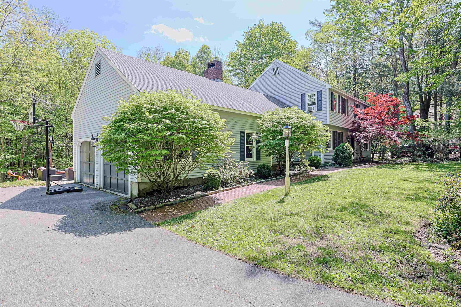 Property Photo: 19 Winterberry Drive NH 03031