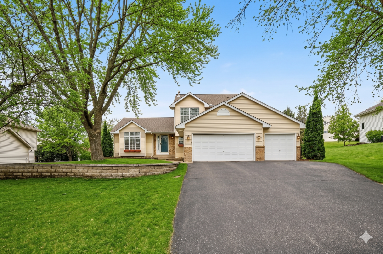 Property Photo:  392 Pendryn Hill Curve  MN 55125 