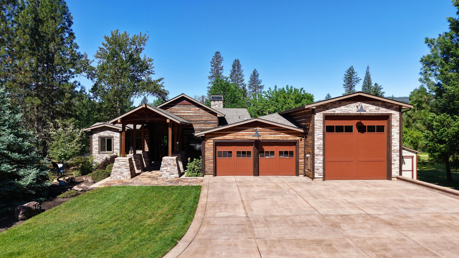 Property Photo:  1030 Anglers Place  OR 97539 