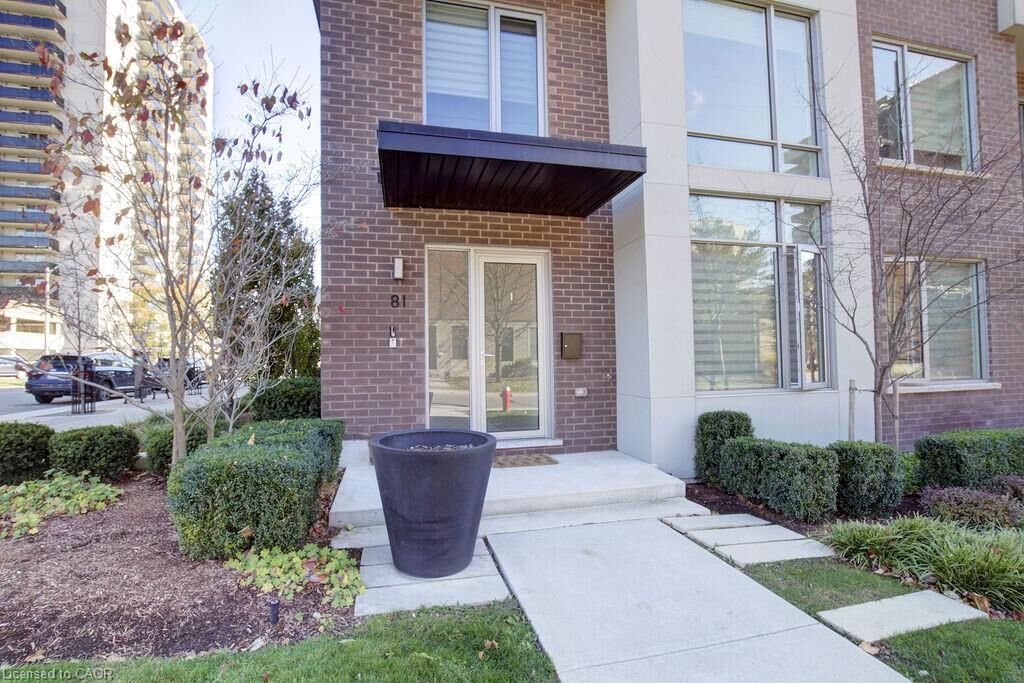 Property Photo:  81 High Street E  ON L5G 1K3 