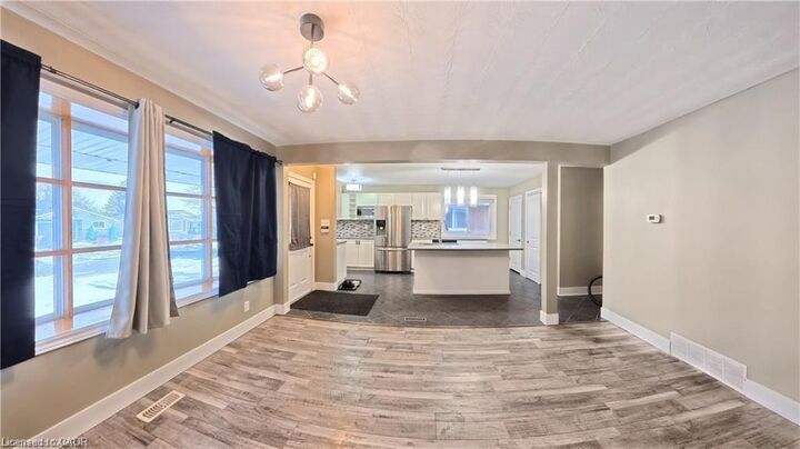 Property Photo: 61 Bosworth Crescent Upper ON N2E 1Y9