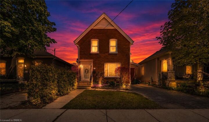Photo de la propriété:  27 Ada Avenue  ON N3T 4K8 
