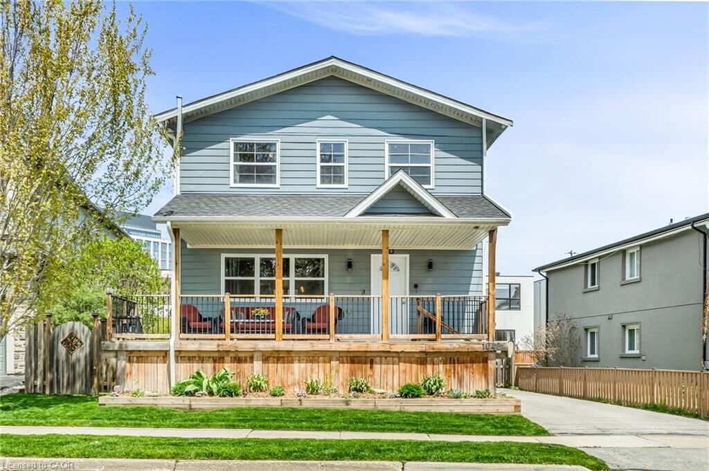 Property Photo:  1043 Shaw Drive  ON L5G 3Z3 