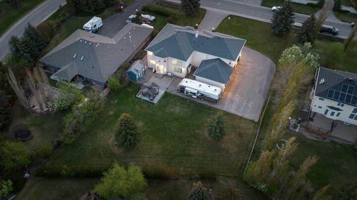 Property Photo:  712 East Chestermere Drive  AB T1X 1A5 