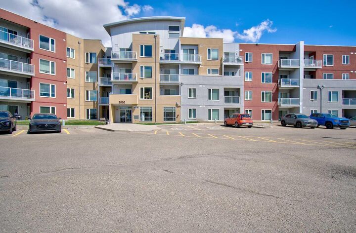 Property Photo:  604 East Lake Boulevard NE 2222  AB T4A 0G6 