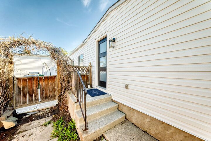 Property Photo:  124 Big Springs Drive SE  AB T4A 1J9 