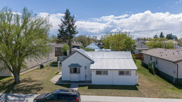 Property Photo:  212 20 Street  AB T0L 0Z0 