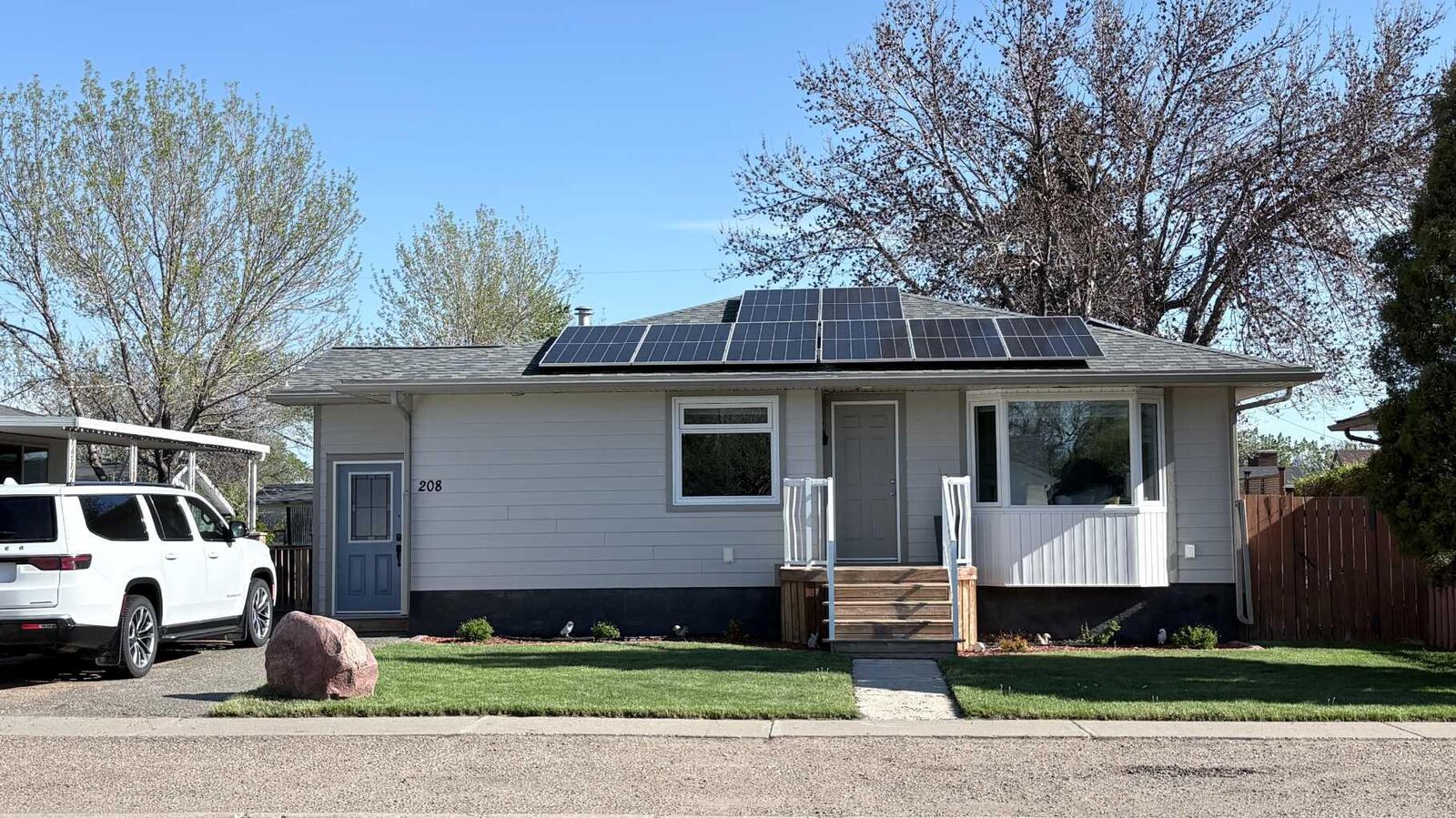 Property Photo:  208 3rd Avenue E  AB T0K 0G0 