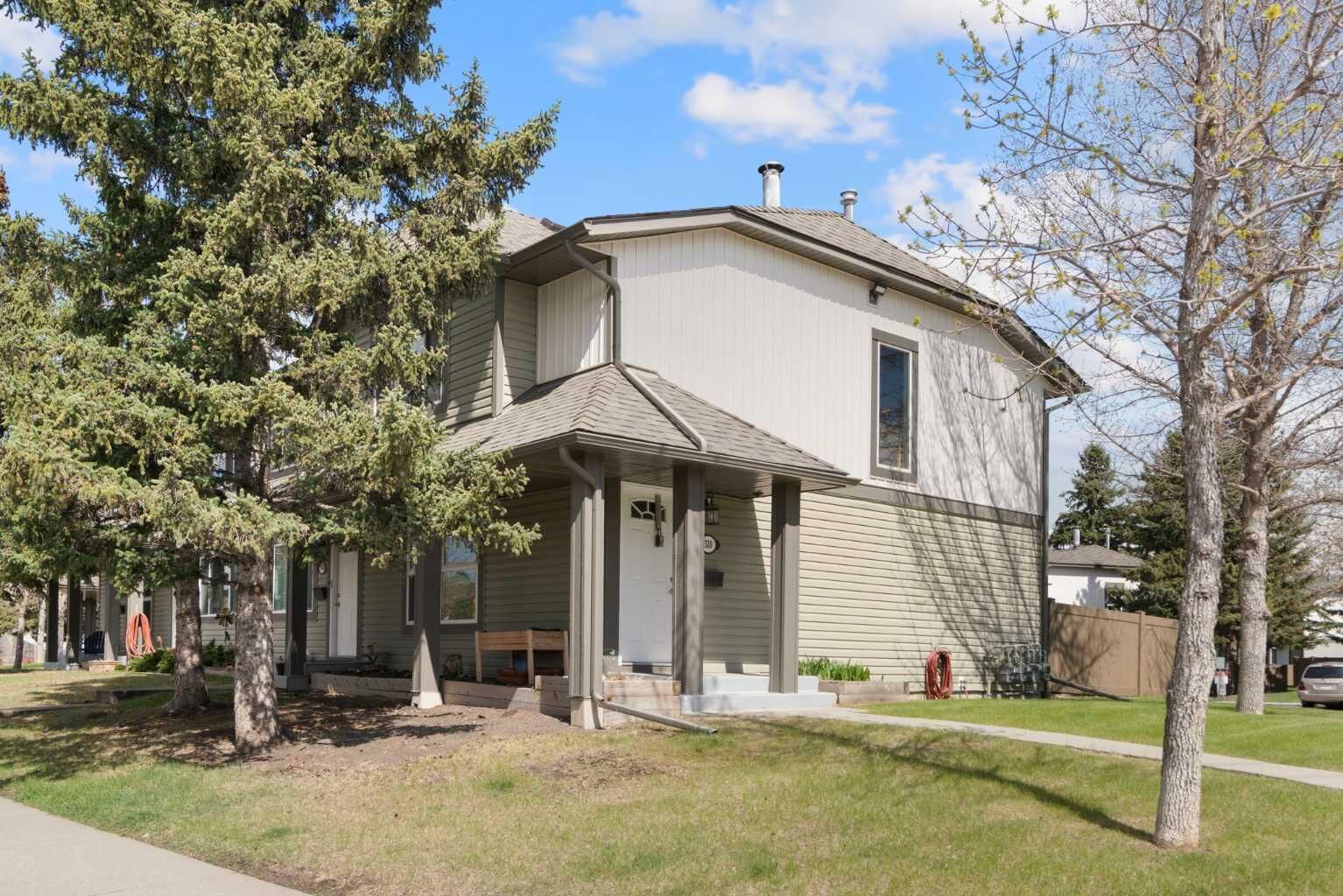Property Photo: 530 Woodbine Boulevard SW AB T2W 5B3
