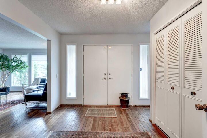 Property Photo:  304 Lake Mead Crescent SE  AB T2J 3Z9 