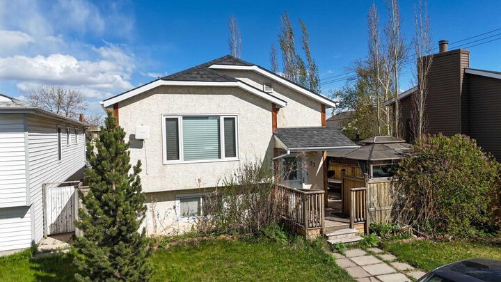 Property Photo:  27 Erin Grove Court SE  AB T2B 3A8 