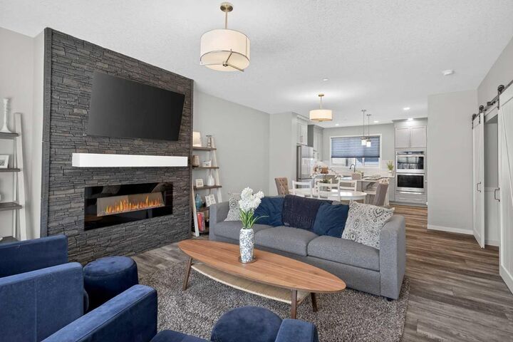 Property Photo:  31 Lucas Boulevard NW  AB T3P 1H8 