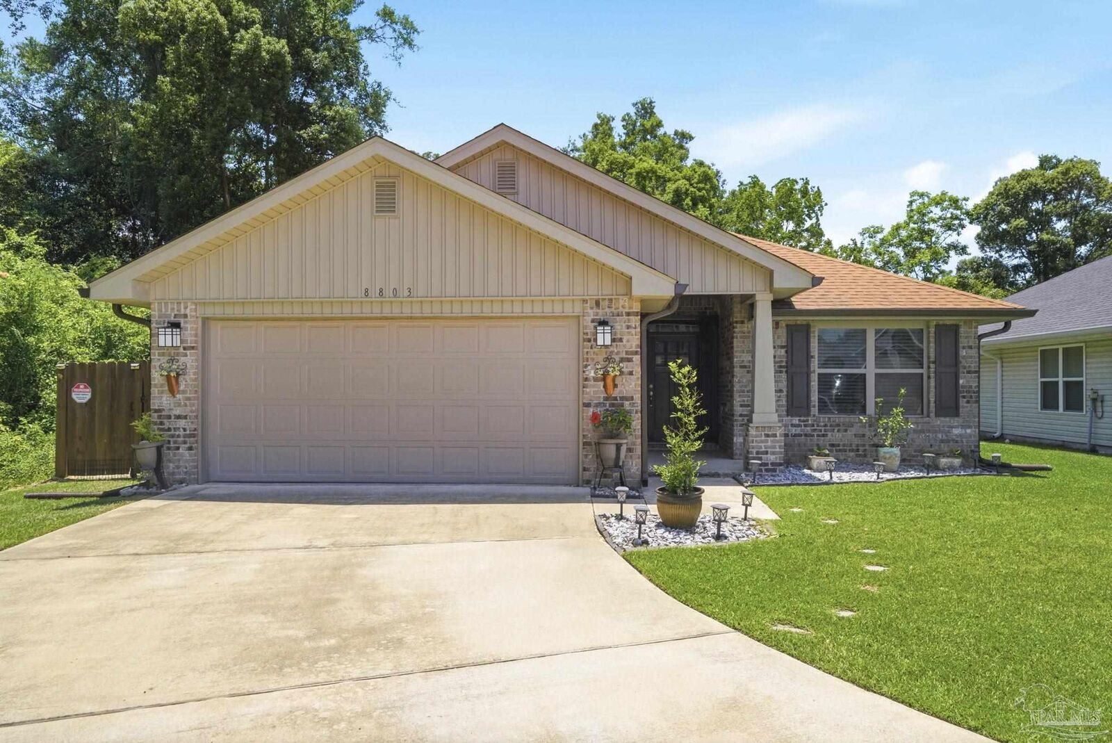 Property Photo: 8803 Derby Ln FL 32534