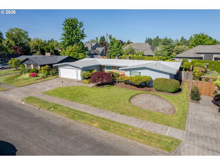 Property Photo: 2872 Sarah Ln OR 97408