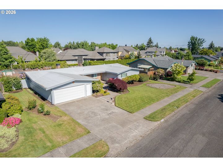 Property Photo: 2872 Sarah Ln OR 97408