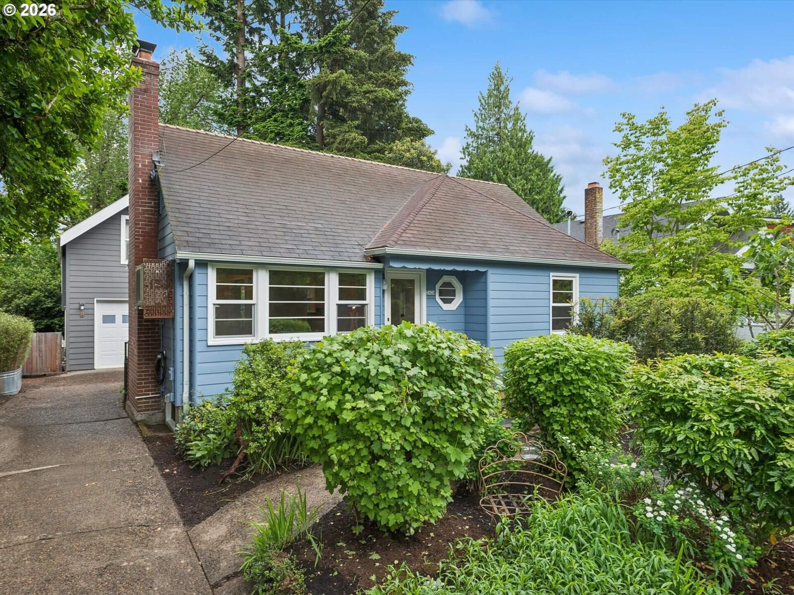 Property Photo: 3424 SE Tibbetts St OR 97202