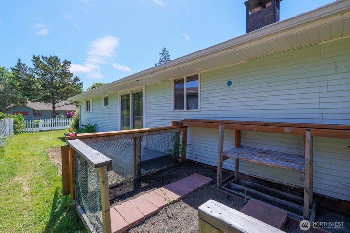 Property Photo:  220  Grand Army Street  WA 98595 