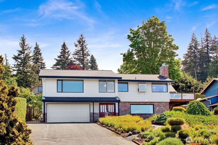 Property Photo:  1129  37th Street  WA 98229 