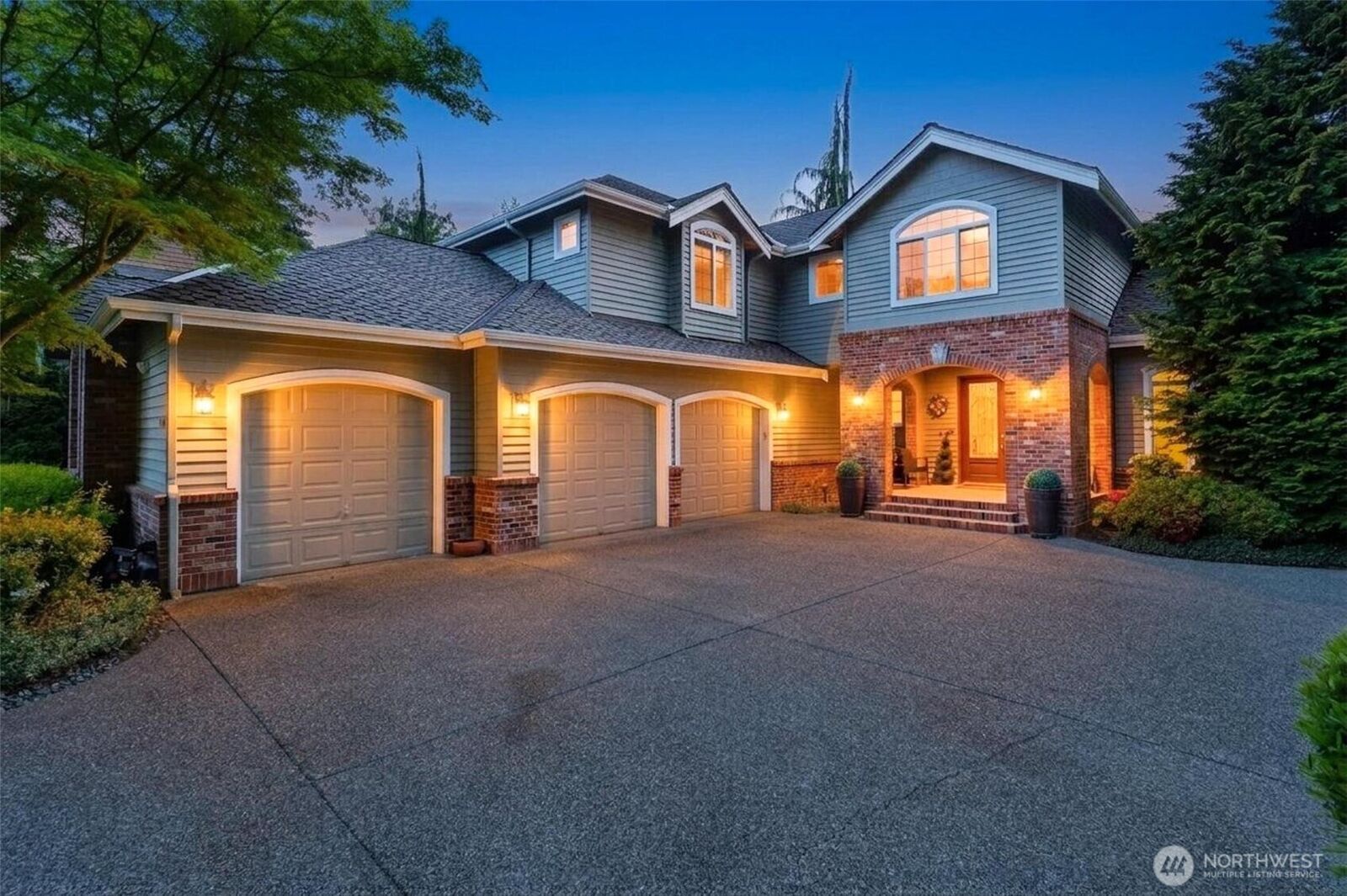 Property Photo: 13427 64th Avenue W WA 98026