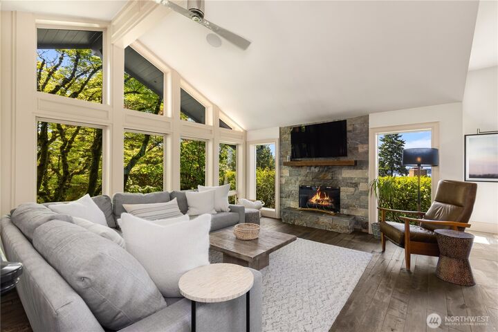 Property Photo:  10510 NE 44th Street  WA 98033 