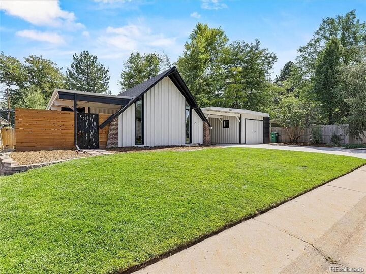 Property Photo:  1380 S Dahlia Street  CO 80222 